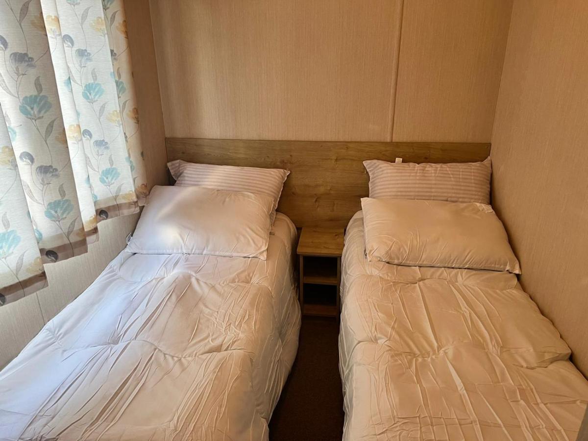 Blackpool Caravan In Haven Marton Mere Holiday Park Экстерьер фото